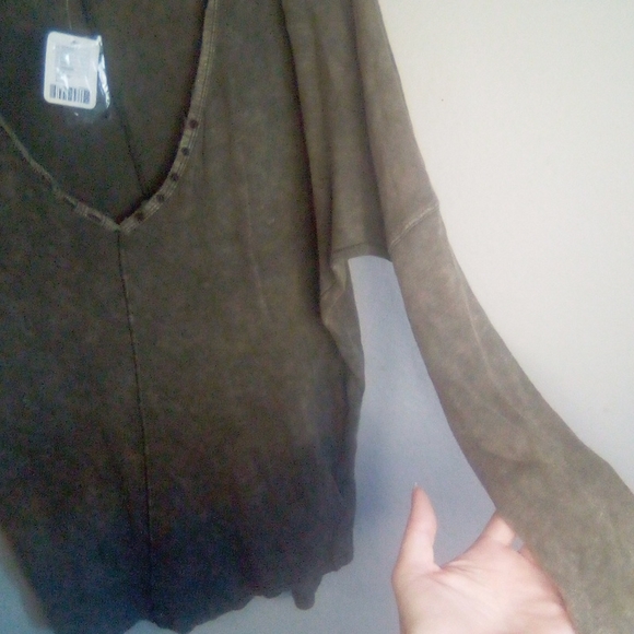 New Free People Santa Cruz Henley Distressed Acid Wash Lagenlook Style Shirt Top - Picture 10 of 16